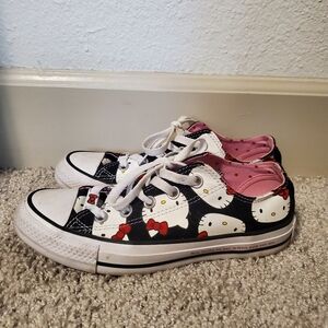 Hello Kitty x Converse Size 6